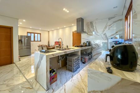 Casa à venda com 270m², 5 quartos e 3 vagas Casa à venda com 270m², 5 quartos e 3 vagasCozinha 1