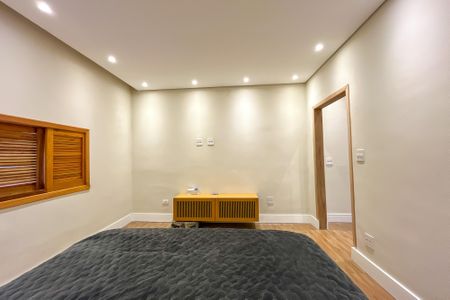 Casa à venda com 270m², 5 quartos e 3 vagas Casa à venda com 270m², 5 quartos e 3 vagasQuarto 3