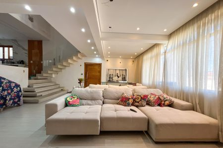 Casa à venda com 270m², 5 quartos e 3 vagas Casa à venda com 270m², 5 quartos e 3 vagasSala 1