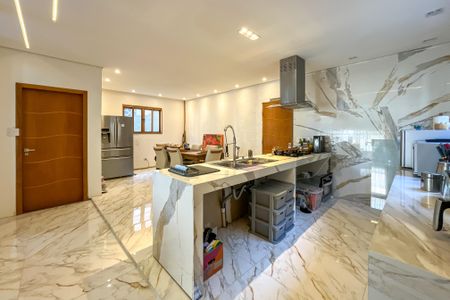 Casa à venda com 270m², 5 quartos e 3 vagas Casa à venda com 270m², 5 quartos e 3 vagasCozinha 1