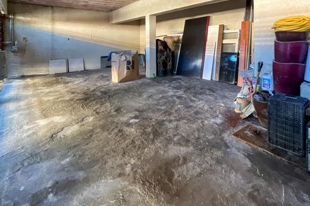 Casa à venda com 270m², 5 quartos e 3 vagas Casa à venda com 270m², 5 quartos e 3 vagasGaragem