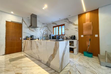 Casa à venda com 270m², 5 quartos e 3 vagas Casa à venda com 270m², 5 quartos e 3 vagasCozinha 1