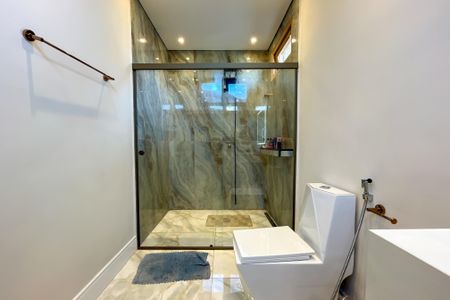 Casa à venda com 270m², 5 quartos e 3 vagas Casa à venda com 270m², 5 quartos e 3 vagasBanheiro 2