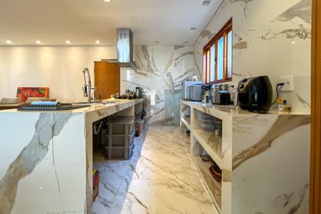 Casa à venda com 270m², 5 quartos e 3 vagas Casa à venda com 270m², 5 quartos e 3 vagasCozinha 1