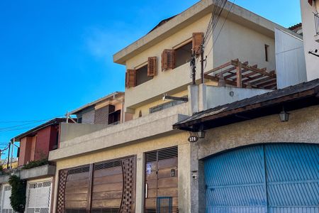 Casa à venda com 270m², 5 quartos e 3 vagas Casa à venda com 270m², 5 quartos e 3 vagasFachada