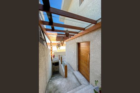 Casa à venda com 270m², 5 quartos e 3 vagas Casa à venda com 270m², 5 quartos e 3 vagasQuintal