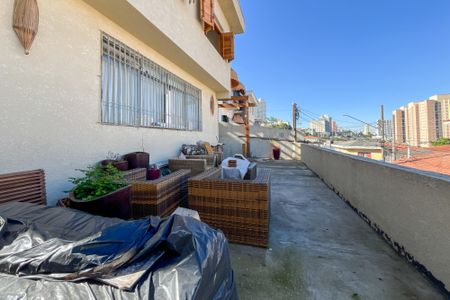 Casa à venda com 270m², 5 quartos e 3 vagas Casa à venda com 270m², 5 quartos e 3 vagasQuintal