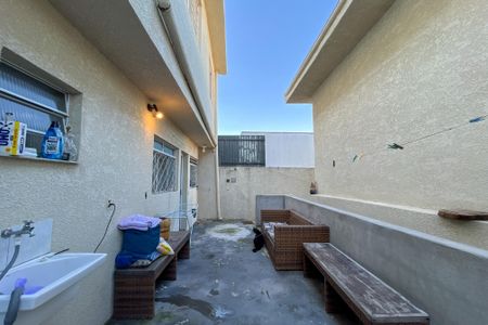 Casa à venda com 270m², 5 quartos e 3 vagas Casa à venda com 270m², 5 quartos e 3 vagasQuintal