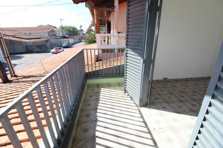 Casa para alugar com 250m², 3 quartos e 2 vagasSacada do Quarto 2