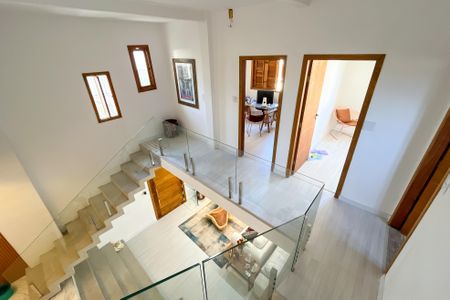 Casa para alugar com 450m², 5 quartos e 3 vagasEscada