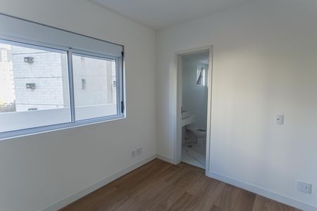 Apartamento à venda com 77m², 2 quartos e 2 vagasSuíte