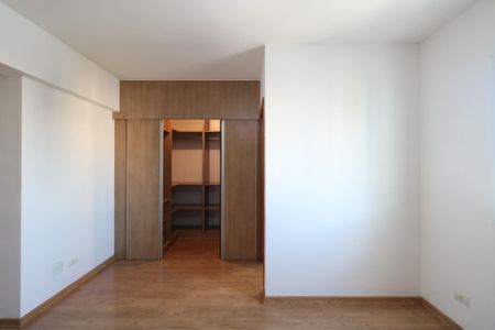 Apartamento à venda com 107m², 3 quartos e 2 vagas Apartamento à venda com 107m², 3 quartos e 2 vagasSuíte