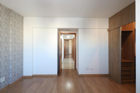 Apartamento à venda com 107m², 3 quartos e 2 vagas Apartamento à venda com 107m², 3 quartos e 2 vagasSuíte