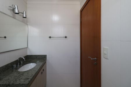 Apartamento à venda com 107m², 3 quartos e 2 vagas Apartamento à venda com 107m², 3 quartos e 2 vagasBanheiro da Suíte 1