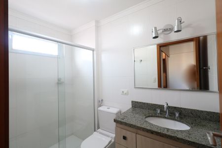 Apartamento à venda com 107m², 3 quartos e 2 vagas Apartamento à venda com 107m², 3 quartos e 2 vagasBanheiro da Suíte 1