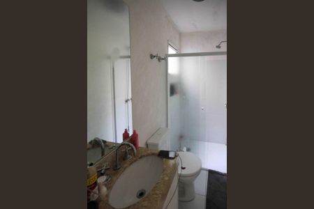 Casa de condomínio à venda com 164m², 3 quartos e 3 vagas Casa de condomínio à venda com 164m², 3 quartos e 3 vagasBanheiro da Suite