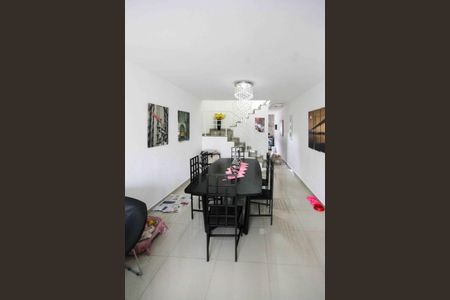 Casa de condomínio à venda com 164m², 3 quartos e 3 vagas Casa de condomínio à venda com 164m², 3 quartos e 3 vagasSala de Jantar