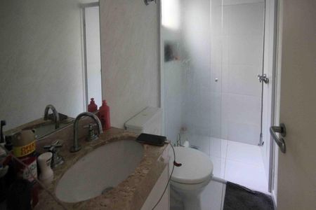 Casa de condomínio à venda com 164m², 3 quartos e 3 vagas Casa de condomínio à venda com 164m², 3 quartos e 3 vagasBanheiro da Suite