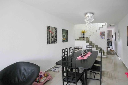 Casa de condomínio à venda com 164m², 3 quartos e 3 vagas Casa de condomínio à venda com 164m², 3 quartos e 3 vagasSala de Jantar