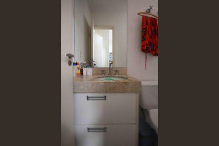 Casa de condomínio à venda com 164m², 3 quartos e 3 vagas Casa de condomínio à venda com 164m², 3 quartos e 3 vagasBanheiro da suite 2