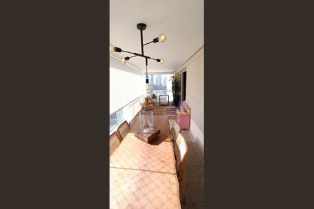 Apartamento à venda com 200m², 4 quartos e 3 vagas Apartamento à venda com 200m², 4 quartos e 3 vagasVaranda da Sala