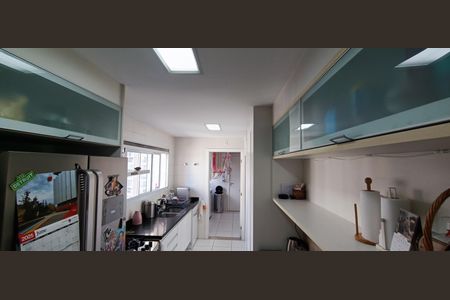 Apartamento à venda com 200m², 4 quartos e 3 vagas Apartamento à venda com 200m², 4 quartos e 3 vagasCozinha