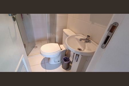 Apartamento à venda com 200m², 4 quartos e 3 vagas Apartamento à venda com 200m², 4 quartos e 3 vagasBanheiro de serviço