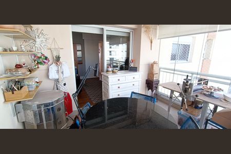 Apartamento à venda com 200m², 4 quartos e 3 vagas Apartamento à venda com 200m², 4 quartos e 3 vagasVaranda gourmet