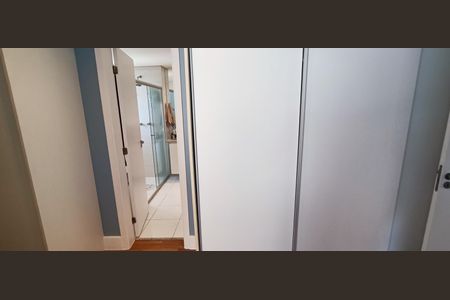 Apartamento à venda com 200m², 4 quartos e 3 vagas Apartamento à venda com 200m², 4 quartos e 3 vagasCloset da suíte master