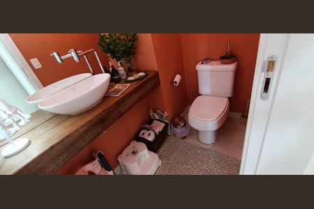 Apartamento à venda com 200m², 4 quartos e 3 vagas Apartamento à venda com 200m², 4 quartos e 3 vagasLavabo