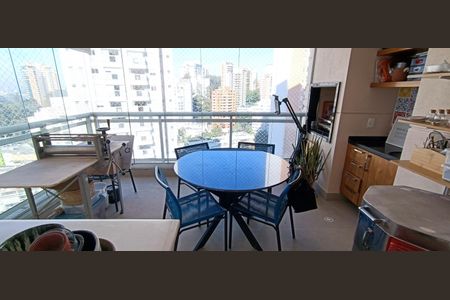 Apartamento à venda com 200m², 4 quartos e 3 vagas Apartamento à venda com 200m², 4 quartos e 3 vagasVaranda gourmet