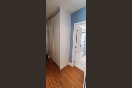 Apartamento à venda com 200m², 4 quartos e 3 vagas Apartamento à venda com 200m², 4 quartos e 3 vagasCloset da suíte master