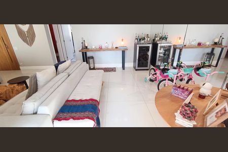 Apartamento à venda com 200m², 4 quartos e 3 vagas Apartamento à venda com 200m², 4 quartos e 3 vagasSala