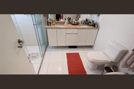 Apartamento à venda com 200m², 4 quartos e 3 vagas Apartamento à venda com 200m², 4 quartos e 3 vagasBanheiro da Suíte master