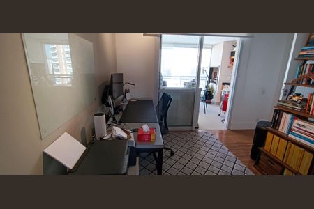 Apartamento à venda com 200m², 4 quartos e 3 vagas Apartamento à venda com 200m², 4 quartos e 3 vagasEscritório