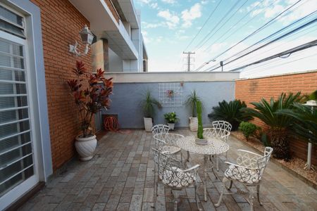 Casa para alugar com 190m², 3 quartos e 2 vagas Casa para alugar com 190m², 3 quartos e 2 vagasQuintal
