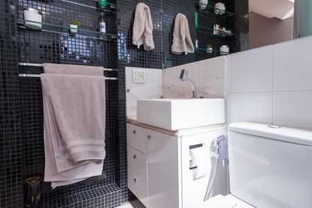 Apartamento à venda com 78m², 2 quartos e 2 vagasBanheiro da Suíte