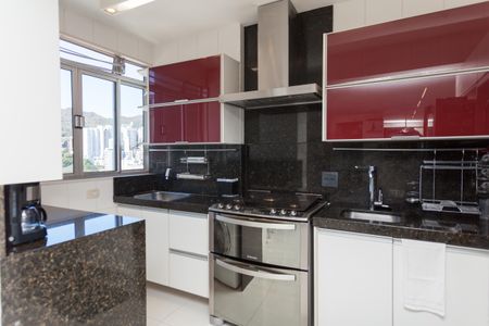 Apartamento à venda com 78m², 2 quartos e 2 vagasCozinha