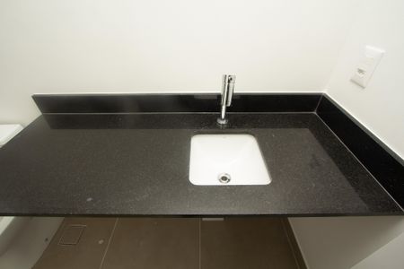 Apartamento à venda com 79m², 2 quartos e 1 vagaBanheiro da Suíte 1