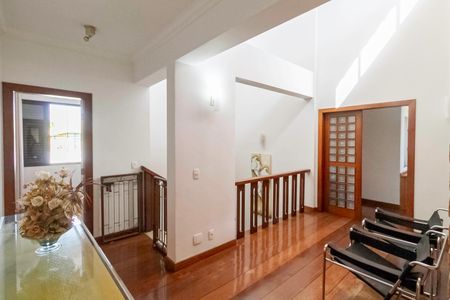 Casa à venda com 1000m², 4 quartos e 11 vagas Casa à venda com 1000m², 4 quartos e 11 vagasCorredor