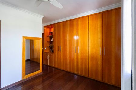 Casa à venda com 1000m², 4 quartos e 11 vagas Casa à venda com 1000m², 4 quartos e 11 vagasSuíte 2