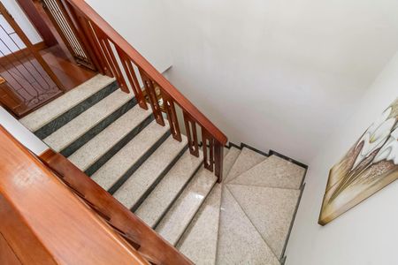 Casa à venda com 1000m², 4 quartos e 11 vagas Casa à venda com 1000m², 4 quartos e 11 vagasEscada