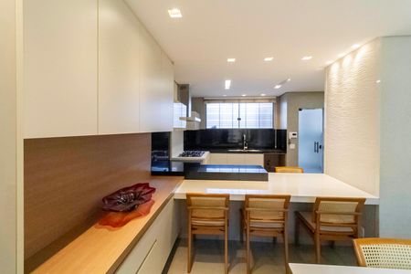 Casa à venda com 1000m², 4 quartos e 11 vagas Casa à venda com 1000m², 4 quartos e 11 vagasCozinha