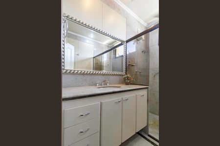 Casa à venda com 1000m², 4 quartos e 11 vagas Casa à venda com 1000m², 4 quartos e 11 vagasBanheiro da suíte 4