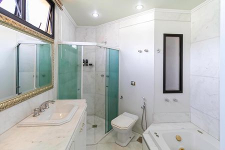 Casa à venda com 1000m², 4 quartos e 11 vagas Casa à venda com 1000m², 4 quartos e 11 vagasBanheiro da suíte 2