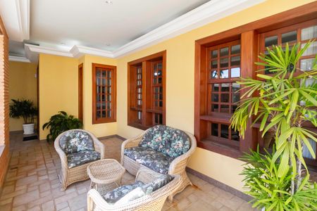 Casa à venda com 1000m², 4 quartos e 11 vagas Casa à venda com 1000m², 4 quartos e 11 vagasVaranda