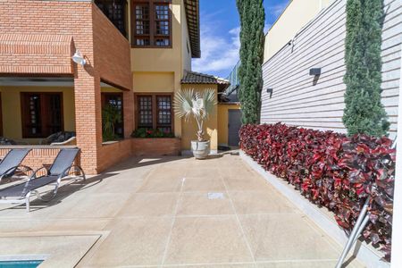 Casa à venda com 1000m², 4 quartos e 11 vagas Casa à venda com 1000m², 4 quartos e 11 vagasQuintal