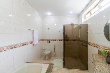 Casa à venda com 1000m², 4 quartos e 11 vagas Casa à venda com 1000m², 4 quartos e 11 vagasBanheiro da suíte 1