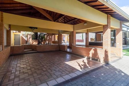 Casa à venda com 1000m², 4 quartos e 11 vagas Casa à venda com 1000m², 4 quartos e 11 vagasÁrea comum - Garagem