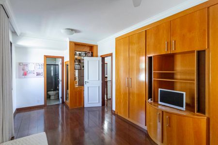 Casa à venda com 1000m², 4 quartos e 11 vagas Casa à venda com 1000m², 4 quartos e 11 vagasSuíte 3